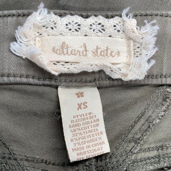 Altar'd State Women's‎ Flare Leg Jeans - Picture 9 of 10